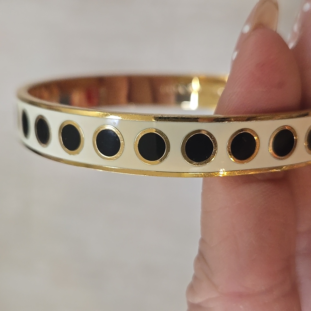 Kate Spade New York "In the Spotlight" Black/Cream/Gold Enamel Bangle Bracelet - Picture 5 of 8